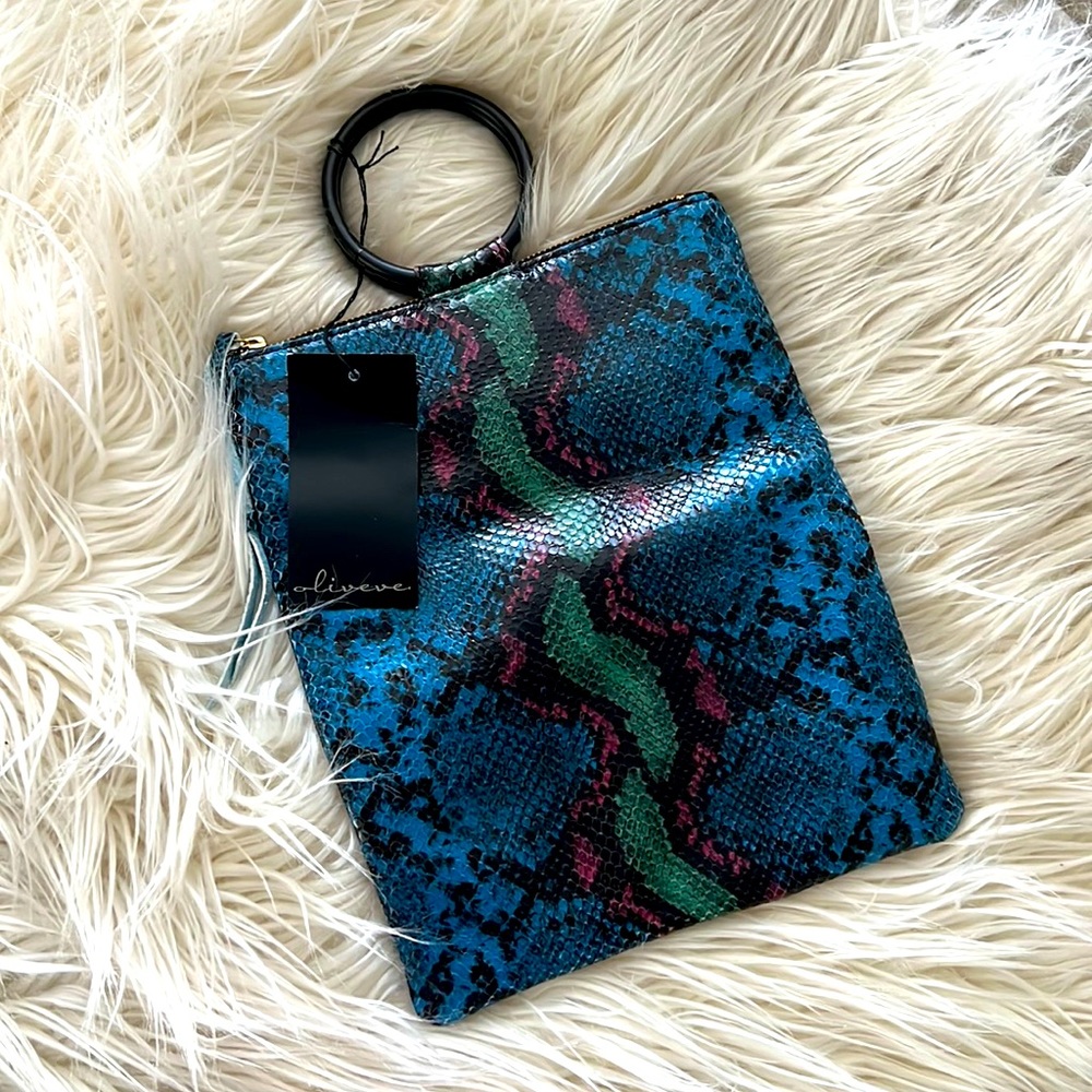 NWT OlivEve Laive Ring clutch